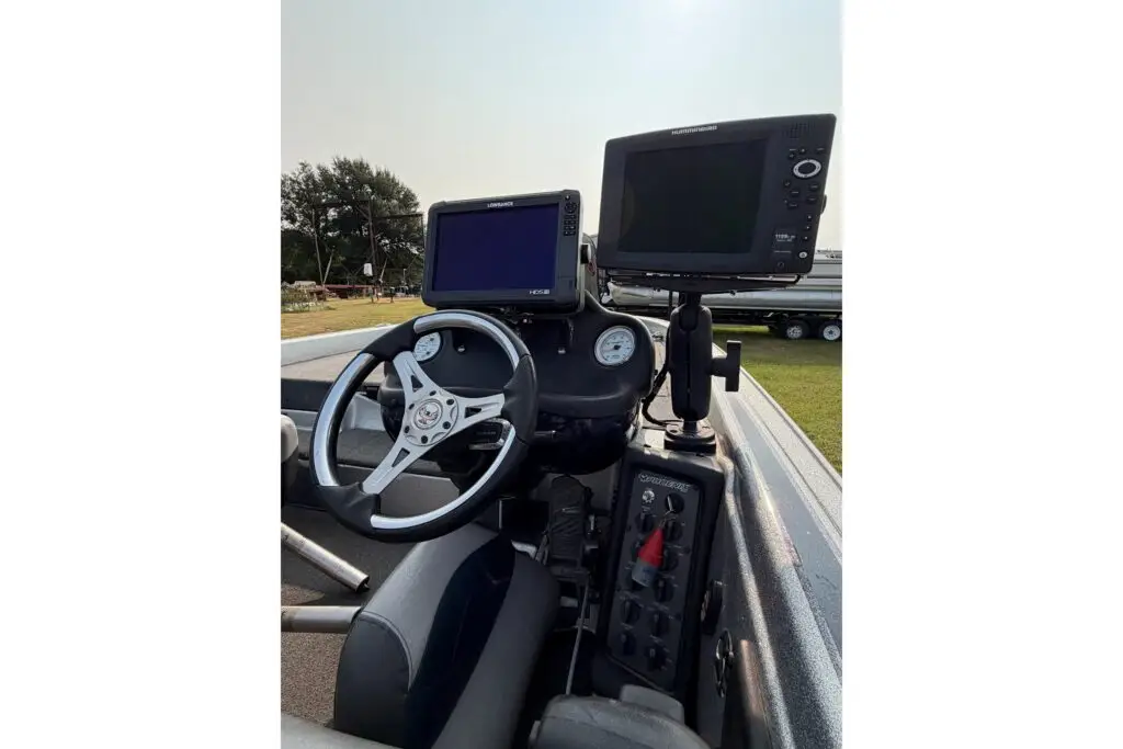 2016 Phoenix 919 ProXP | 19.67′